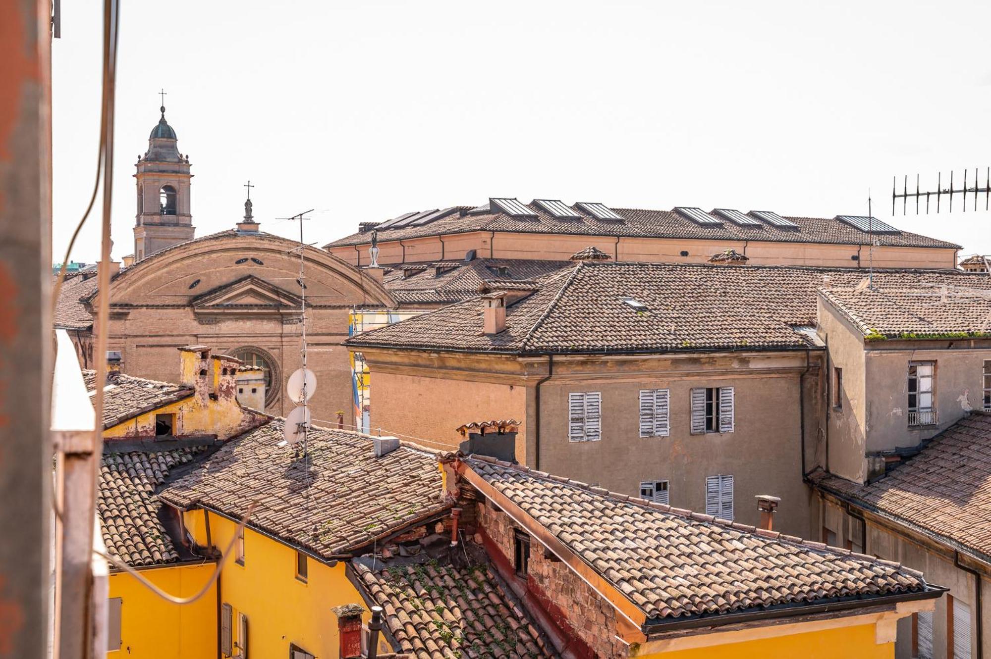 Casa Emilia - * In The Heart Of *